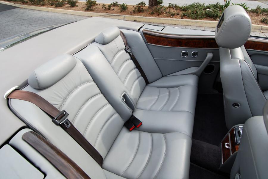Интерьер Bentley Azure Turbo 2000 года  (фото 3 из 7)